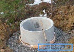 Preste atención a la minuciosidad con que se realizó el diseño de la unión del último anillo con el suelo y qué tan bien comenzó la formación del castillo, aunque habrá problemas con él (foto “A”, consulte la descripción en el texto) Preste atención a la minuciosidad con que se realizó el diseño de la unión del último anillo con el suelo y qué tan bien comenzó la formación del castillo, aunque habrá problemas con él (foto “A”, consulte la descripción en el texto)