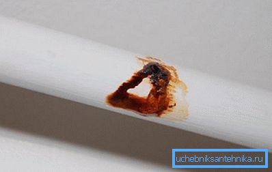 Se formó una fístula en el tubo de calefacción. Se formó una fístula en el tubo de calefacción.