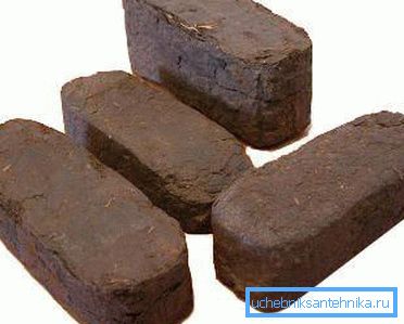 Muestras de briquetas de turba. Muestras de briquetas de turba.
