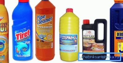 Muestras de químicos usados para limpiar alcantarillas. Muestras de químicos usados para limpiar alcantarillas.
