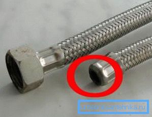 Una enfermedad común de las mangueras flexibles - separación del revestimiento. Una enfermedad común de las mangueras flexibles - separación del revestimiento.