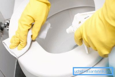 Asegúrese de usar guantes cuando aplique productos químicos para el hogar. Asegúrese de usar guantes cuando aplique productos químicos para el hogar.