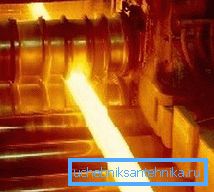 Prensar la pieza de trabajo. Prensar la pieza de trabajo.