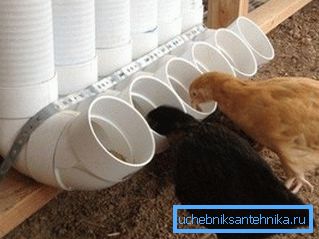 Una de las opciones para comederos de aves de corral de alcantarillado. Una de las opciones para comederos de aves de corral de alcantarillado.