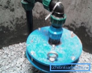 El tapón protege de forma fiable el pozo de cualquier impacto. El tapón protege de forma fiable el pozo de cualquier impacto.