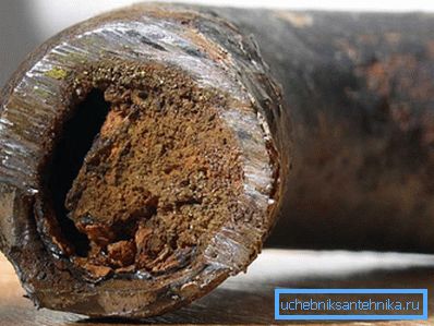 Los óxidos de las tuberías degradan gravemente la calidad del agua. Los óxidos de las tuberías degradan gravemente la calidad del agua.
