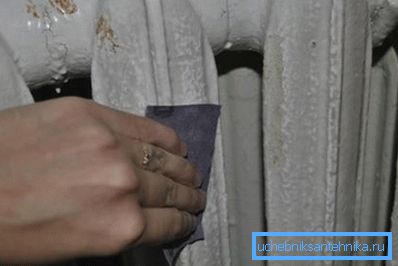 La pintura de los radiadores de hierro fundido requiere una etapa preparatoria, el producto debe ser La pintura de los radiadores de hierro fundido requiere una etapa preparatoria, el producto debe ser