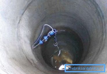 Bajamos la bomba en un pozo. Bajamos la bomba en un pozo.