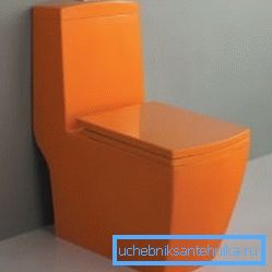 Un inodoro de descarga directa de color naranja se ve muy bien y se puede instalar contra una pared. Un inodoro de descarga directa de color naranja se ve muy bien y se puede instalar contra una pared.