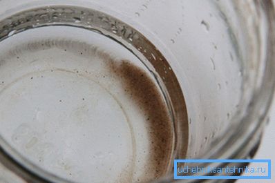 Sedimento en el fondo después de hervir. Sedimento en el fondo después de hervir.