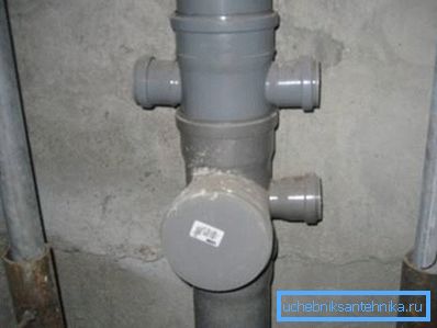 La parte principal de la construcción, sin la cual la colocación de aguas residuales en edificios de gran altura es imposible La parte principal de la construcción, sin la cual la colocación de aguas residuales en edificios de gran altura es imposible