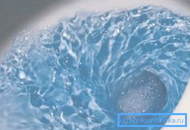 La forma del recipiente determina el ahorro de agua y la eficacia de la limpieza de la superficie. La forma del recipiente determina el ahorro de agua y la eficacia de la limpieza de la superficie.