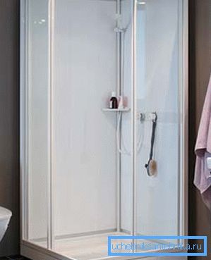 Las puertas abiertas le permiten secar rápidamente el interior de la cabina de ducha Las puertas abiertas le permiten secar rápidamente el interior de la cabina de ducha