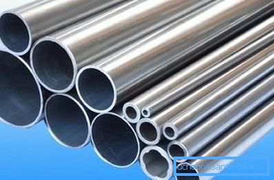 Tuberías galvanizadas para suministro de agua de diferentes tipos. Tuberías galvanizadas para suministro de agua de diferentes tipos.