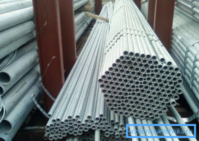 Tuberías de agua galvanizada. Tuberías de agua galvanizada.