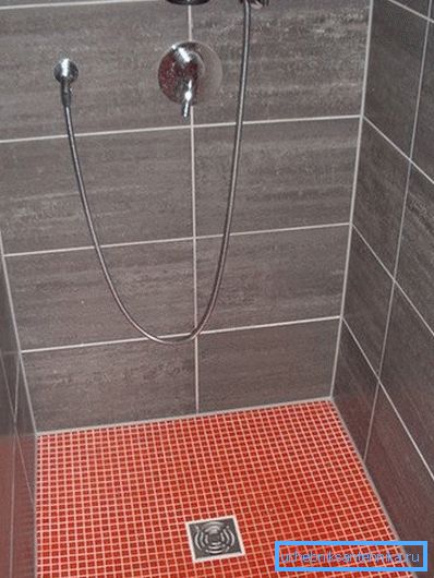 La ausencia de un palet facilita el ingreso a la cabina de personas mayores y niños, ahora no hay un umbral La ausencia de un palet facilita el ingreso a la cabina de personas mayores y niños, ahora no hay un umbral