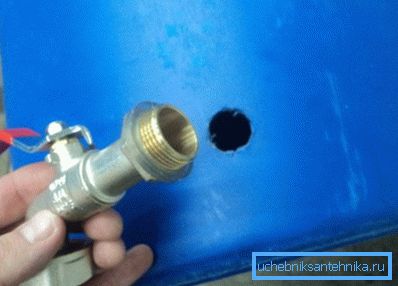 Orificio para la instalación de la grúa. Orificio para la instalación de la grúa.