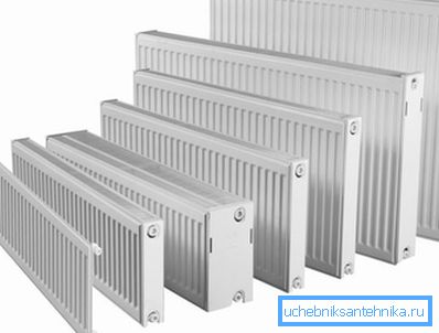 Panel de radiadores de calefacción de varios tamaños.