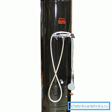Una estufa para una ducha con un tanque de agua le permite usar el diseño en ausencia de electricidad y plomería Una estufa para una ducha con un tanque de agua le permite usar el diseño en ausencia de electricidad y plomería