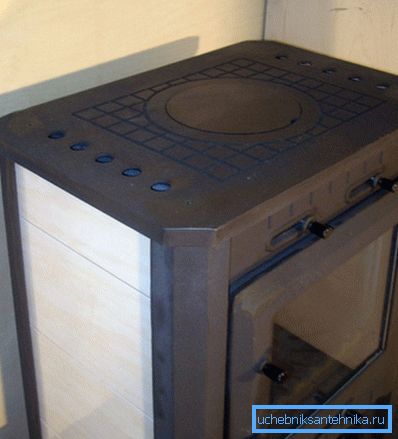 Una estufa equipada con una estufa permitirá cocinar. Una estufa equipada con una estufa permitirá cocinar.