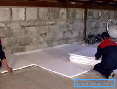 Antes de la instalación de tuberías es necesario disponer el material aislante térmico. Antes de la instalación de tuberías es necesario disponer el material aislante térmico.