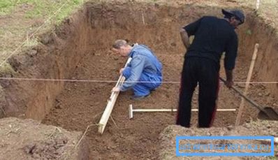Antes de instalar la unidad, cavar un pozo adecuado. Antes de instalar la unidad, cavar un pozo adecuado.