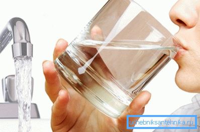 Beber agua caliente del grifo no se puede, es técnico. Beber agua caliente del grifo no se puede, es técnico.