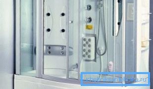 Ajuste de plástico debajo de la cabina. Ajuste de plástico debajo de la cabina.