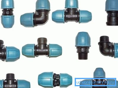 Uniones plásticas con un principio de acción similar a las piezas utilizadas en la instalación de materiales metaloplásticos. Uniones plásticas con un principio de acción similar a las piezas utilizadas en la instalación de materiales metaloplásticos.