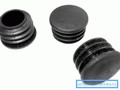 Elementos protectores de plástico para patas de muebles. Elementos protectores de plástico para patas de muebles.