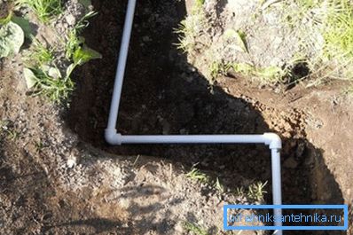 Tubería plástica en zanja Tubería plástica en zanja