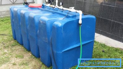 Tanque de plástico para riego con grifo y accesorios. Tanque de plástico para riego con grifo y accesorios.