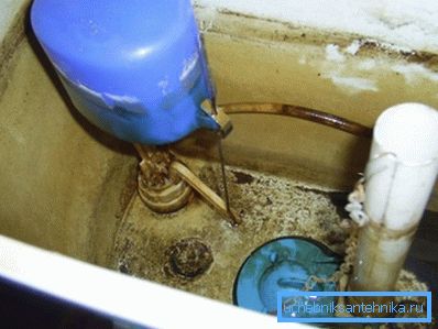 Pobre agua en el baño debido a su falla.