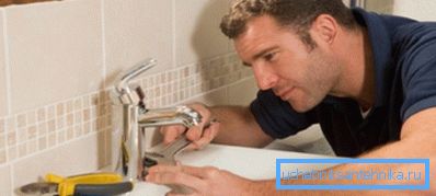 Reparar los grifos modernos no es una tarea muy difícil. Reparar los grifos modernos no es una tarea muy difícil.