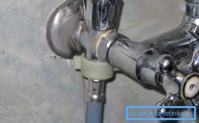 Suministro de agua para la lavadora a través de la batidora. Suministro de agua para la lavadora a través de la batidora.