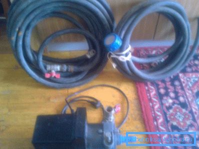 Nos conectamos a la bomba de superficie del sistema. Nos conectamos a la bomba de superficie del sistema.