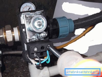 Conexión eléctrica al regulador de presión. Conexión eléctrica al regulador de presión.