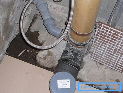 Conexión a canalización de alcantarillado mediante adaptador. Conexión a canalización de alcantarillado mediante adaptador.