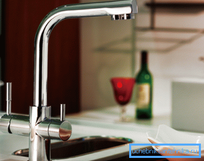 Se muestra una combinación de mezclador de acero inoxidable. Se muestra una combinación de mezclador de acero inoxidable.