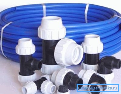 Tuberías de polietileno con accesorios. Tuberías de polietileno con accesorios.