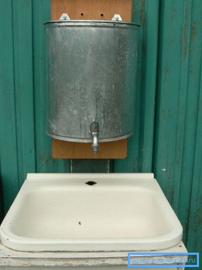 El agua de reposición tendrá que hacerse manualmente. El agua de reposición tendrá que hacerse manualmente.