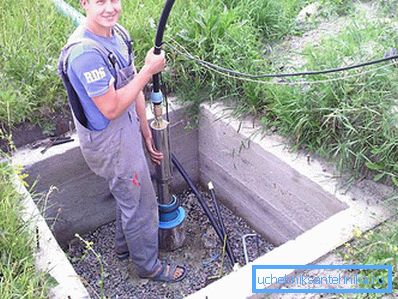 Después de limpiar el pozo, la bomba vuelve a su lugar. Después de limpiar el pozo, la bomba vuelve a su lugar.