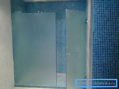 Después de la instalación, verifique el funcionamiento del mecanismo, la posición de la puerta y la uniformidad de las distancias en las juntas. Después de la instalación, verifique el funcionamiento del mecanismo, la posición de la puerta y la uniformidad de las distancias en las juntas.
