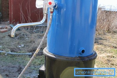 Al girar la mirilla alrededor de su eje, puede dirigir el flujo de agua hacia el surtidor o hacia la regadera. Al girar la mirilla alrededor de su eje, puede dirigir el flujo de agua hacia el surtidor o hacia la regadera.