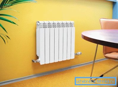 El radiador instalado correctamente calienta más eficientemente. El radiador instalado correctamente calienta más eficientemente.