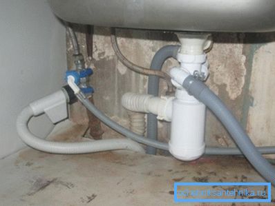 Conexión adecuada del desagüe de la lavadora. Conexión adecuada del desagüe de la lavadora.