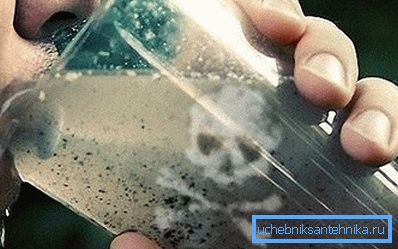 ¡Descuidar la limpieza del pozo es un riesgo para la salud! ¡Descuidar la limpieza del pozo es un riesgo para la salud!