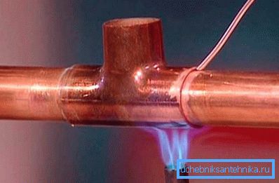Cuando se utiliza soldadura de estaño o plomo a baja temperatura como soldadura Cuando se utiliza soldadura de estaño o plomo a baja temperatura como soldadura
