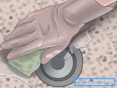 Use guantes de goma cuando trabaje. Use guantes de goma cuando trabaje.