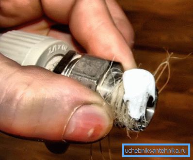 Al ensamblar el compuesto, la pintura saturará uniformemente la fibra orgánica. Al ensamblar el compuesto, la pintura saturará uniformemente la fibra orgánica.